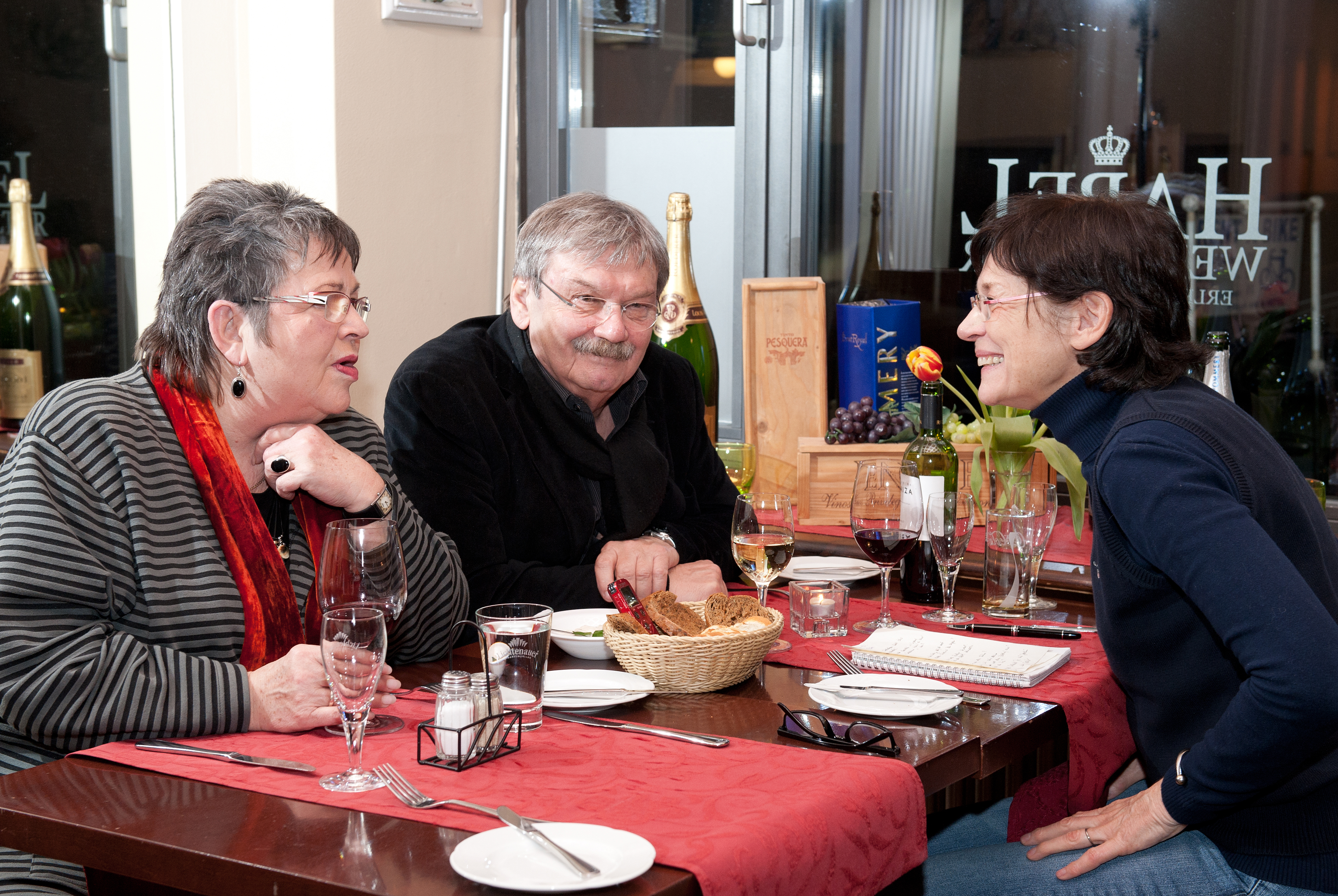 Walfriede Schmitt und Kollege Wolfgang Winkler mit Bärbel Beuchler