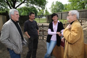 Gojko Mitic und Frank Träger , mit Regisseuer Ralf Losansky zur zur DVD-Reihe zum Film 