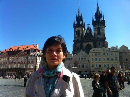 Bärbel auf Altstädter Marktplatz mit Teynkirche_1567