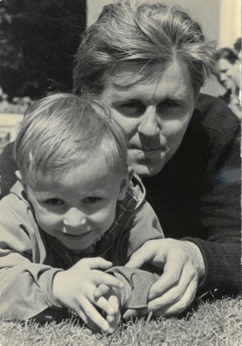 Benno Pludra mit Sohn Thomas 1954_Fotor